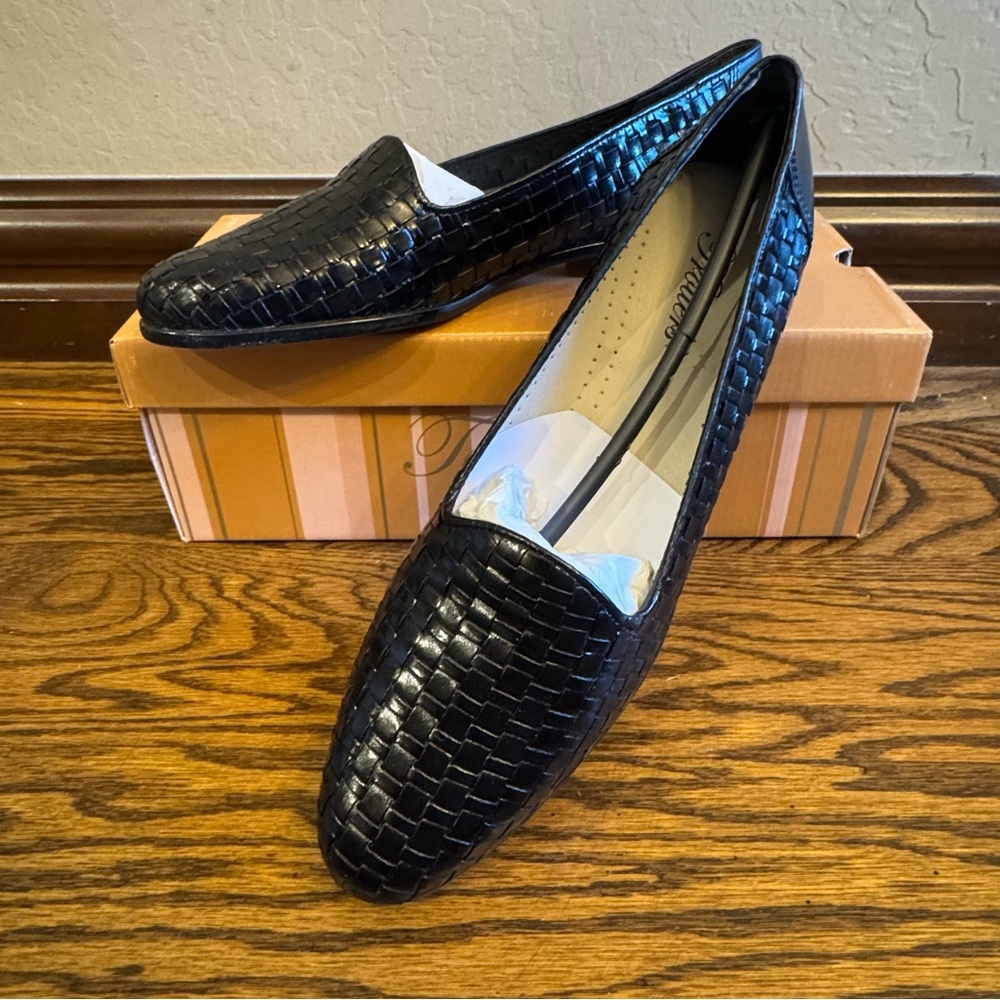 TROTTERS Womens Black Basket Weave Liz Round Toe Slip On Leather Loafers 9 N
